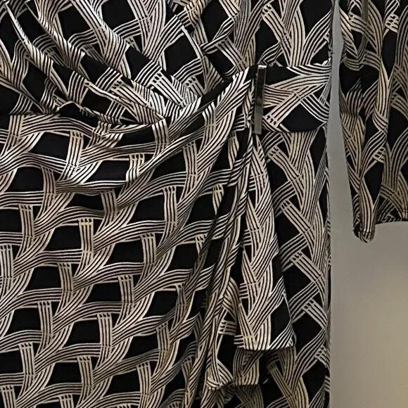 White House Black Market Faux Wrap Black Cream Geometric Print Dress Sz 8 - Picture 7 of 8